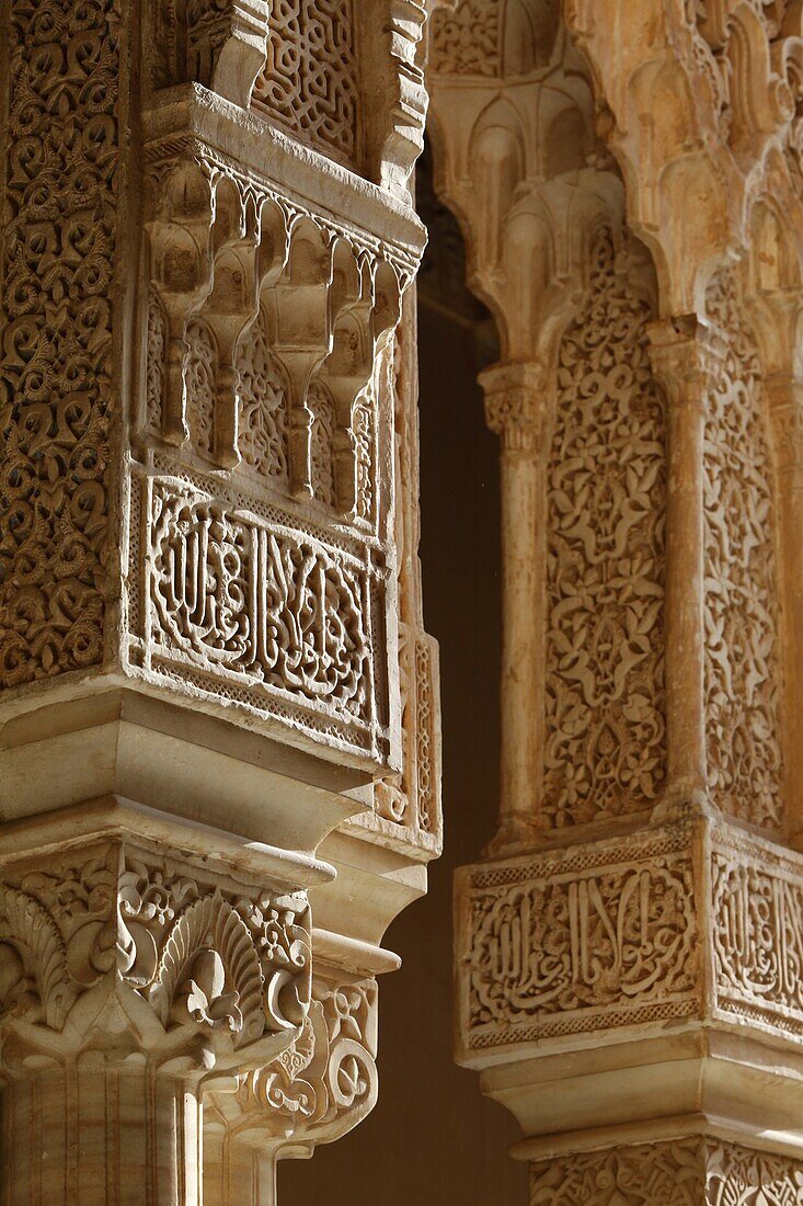 Nasrid Palaces columns, Alhambra, UNESCO World Heritage Site, Granada, Andalucia, Spain, Europe