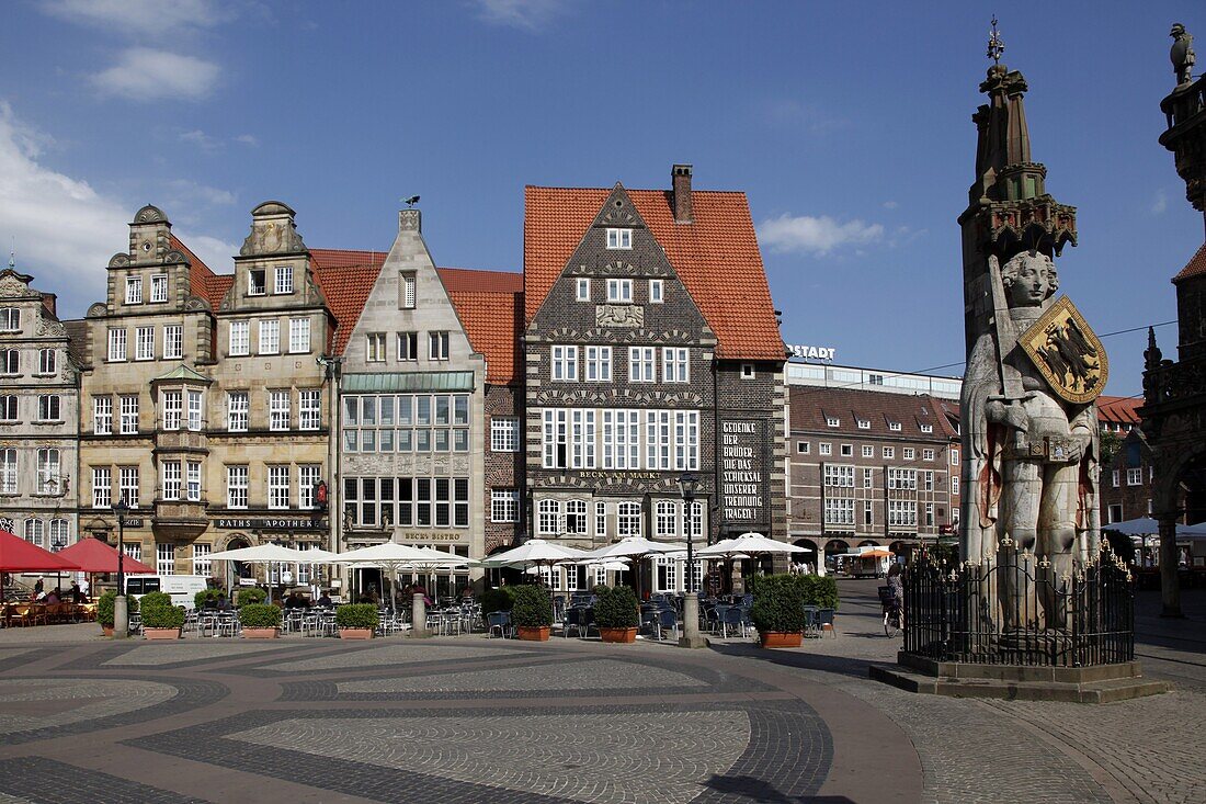 Market square with Roland statue, old town, UNESCO World Heritage Site, Bremen, Germany, Europe