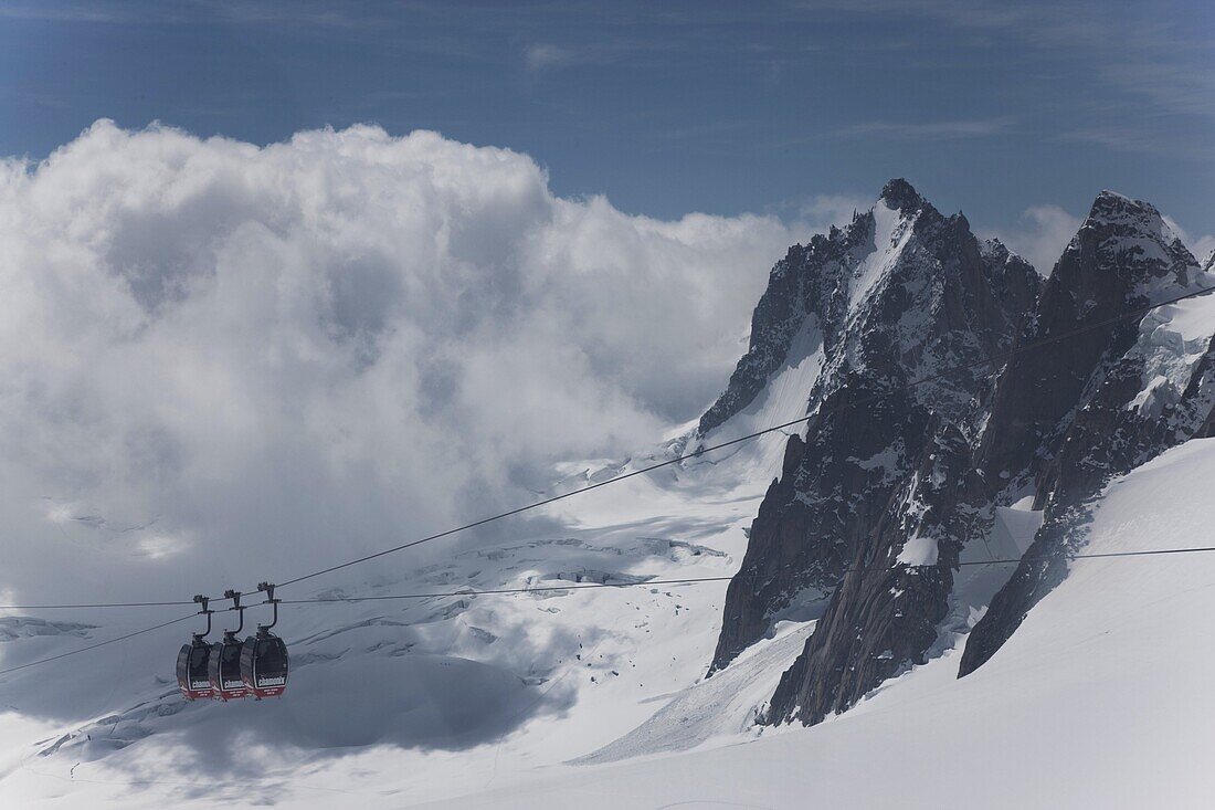 The cable car between Italy and France through the Mont Blanc Massif, Aiguille du Midi, Chamonix, Haute Savoie, French Alps, France, Europe