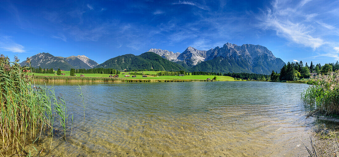 Panorama vom Schmalensee mit Karwendelkette, Schmalensee, Werdenfelser Land, Karwendel, Oberbayern, Bayern, Deutschland