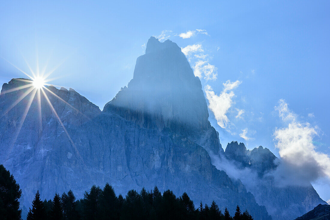 Wolkenstimmung an der Cimon della Pala, Pala, Dolomiten, UNESCO Weltnaturerbe Dolomiten, Trentino, Italien