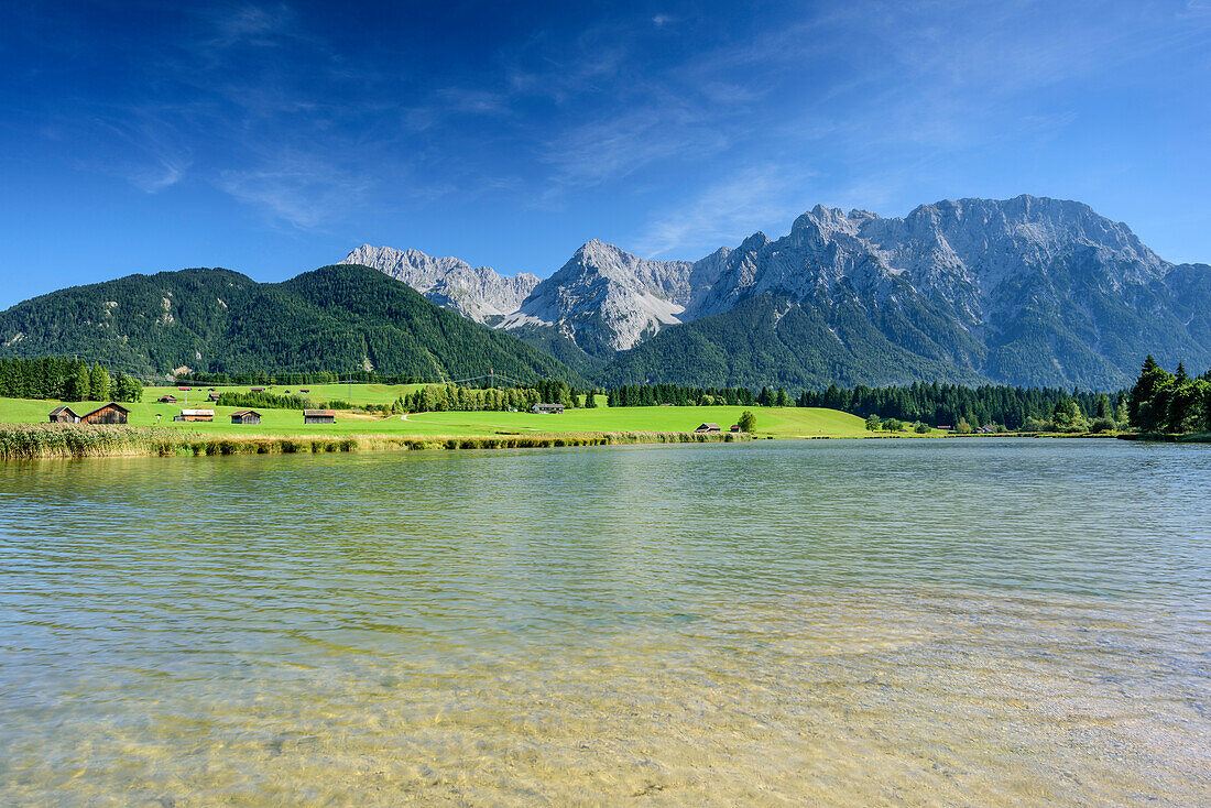 Lake Schmalensee in front of Karwendel range with Woerner, Tiefkarspitze, Westliche Karwendelspitze, Noerdliche Linderspitze and Gerberkreuz, lake Schmalensee, Werdenfelser Land, Karwendel range, Upper Bavaria, Bavaria, Germany