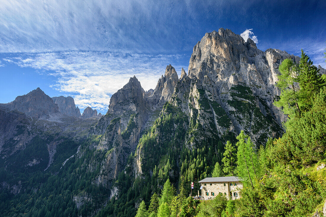 Hut Rifugio Treviso in front of Cima dei Lastei, valley Val Canali, Pala range, Dolomites, UNESCO World Heritage Dolomites, Trentino, Italy