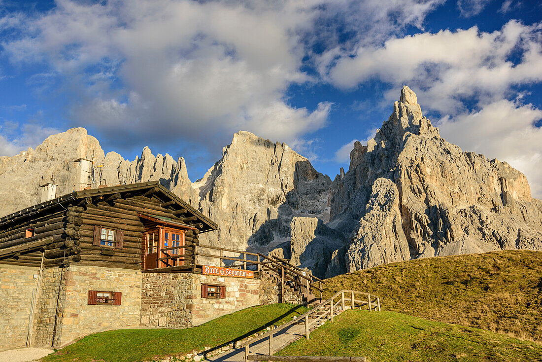 Baita Segantini with Cima dei Bureloni, Cima della Vezzana and Cimon della Pala, Pala range, Dolomites, UNESCO World Heritage Dolomites, Trentino, Italy