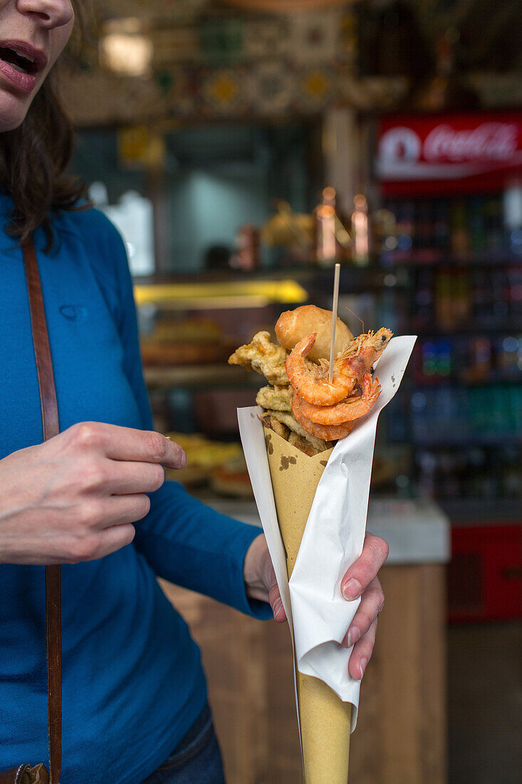 snack, street food, fried food, prawns, vegetables, paper cone, take-away, Friggitoria, Campania,  Naples, Italy