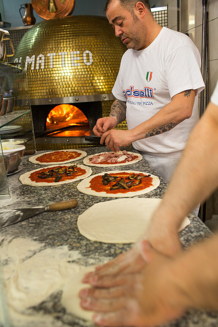 Pizza, Pizzeria Di Matteo, traditional, wood oven, dough, pastry, popular, fast-food, Italian, restaurant, lifestyle, culture, Italian food, Naples, Italy