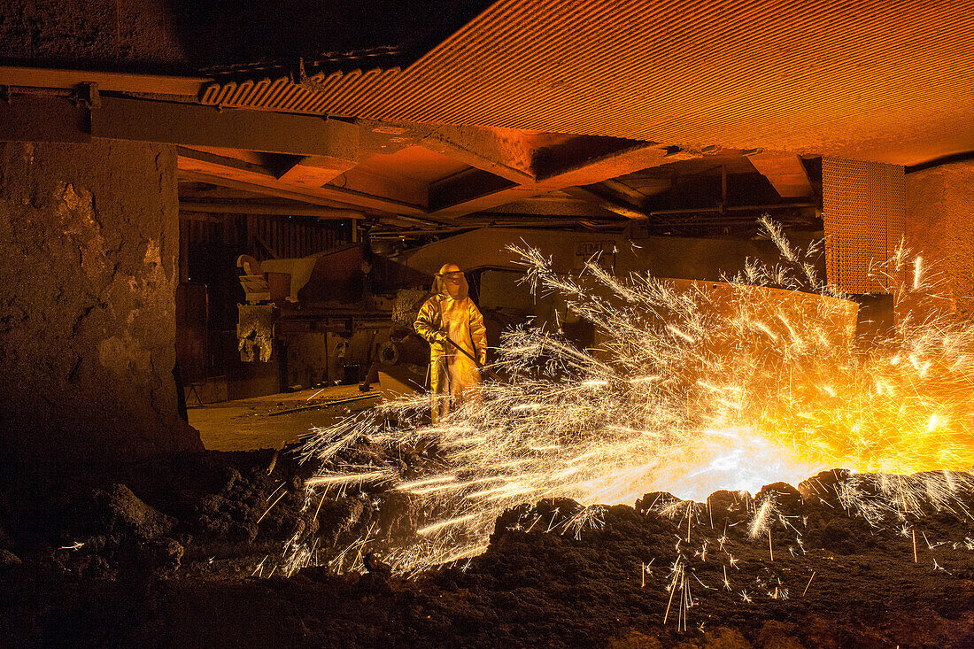 Salzgitter Steelworks, steel worker in protective suit, sparks, glowing heat, industry, Lower Saxony, Northern, Germany