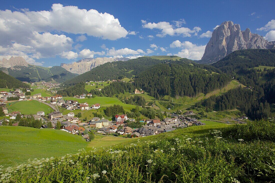 St. Cristina overlooked by Sassolungo Mountain, Gardena Valley, Bolzano Province, Trentino-Alto Adige/South Tyrol, Italian Dolomites, Italy, Europe