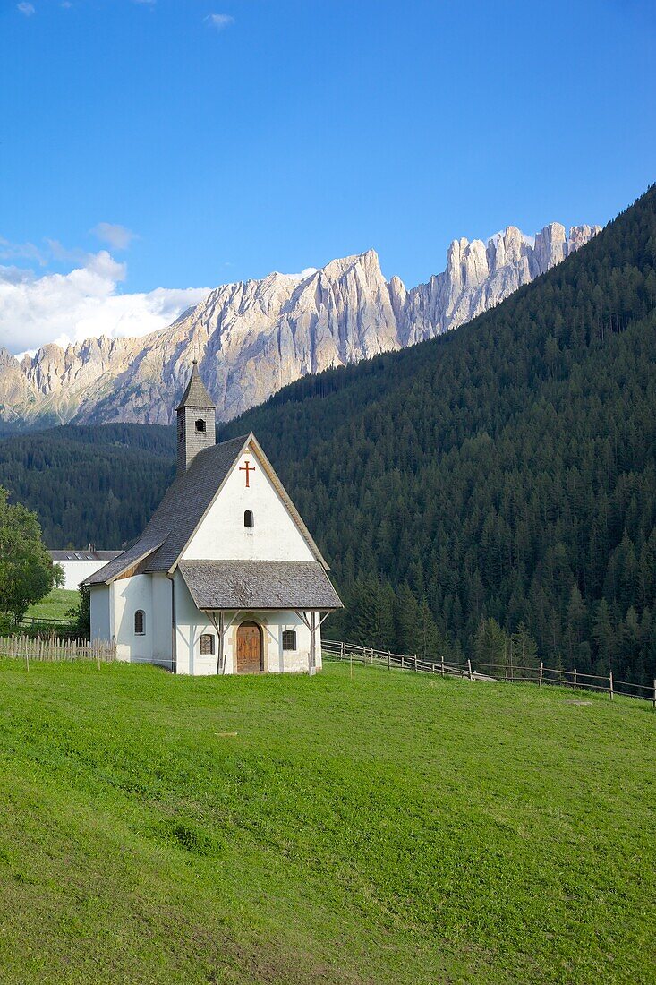 Church and Latemar Group mountains near Welschnofen, Bolzano Province, Trentino-Alto Adige/South Tyrol, Italian Dolomites, Italy, Europe