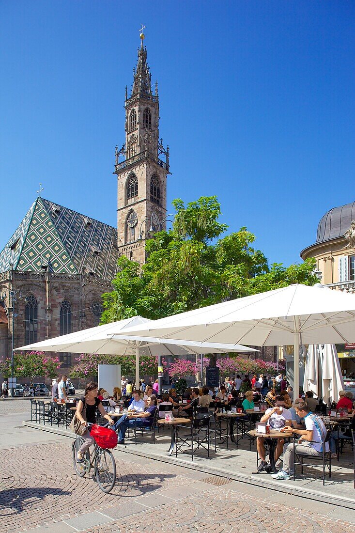 Cafe and Duomo, Walther Platz, Bolzano, Bolzano Province, Trentino-Alto Adige, Italy, Europe