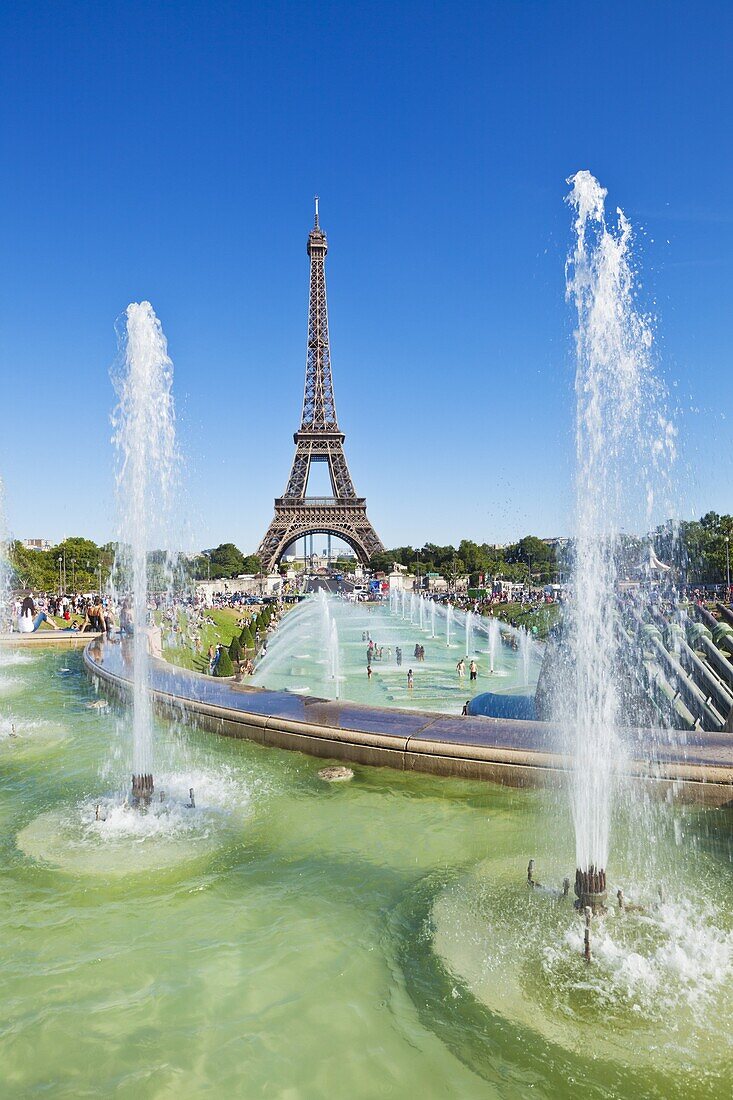 Eiffel Tower and the Trocadero Fountains, Paris, France, Europe