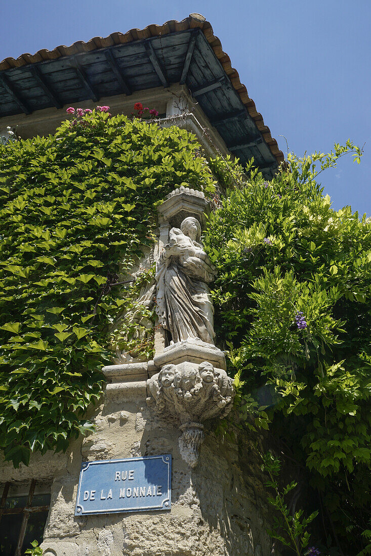 Villeneuve les Avignon,  Private House,  Modanna Sculpture,  Bouche du Rhone,  France