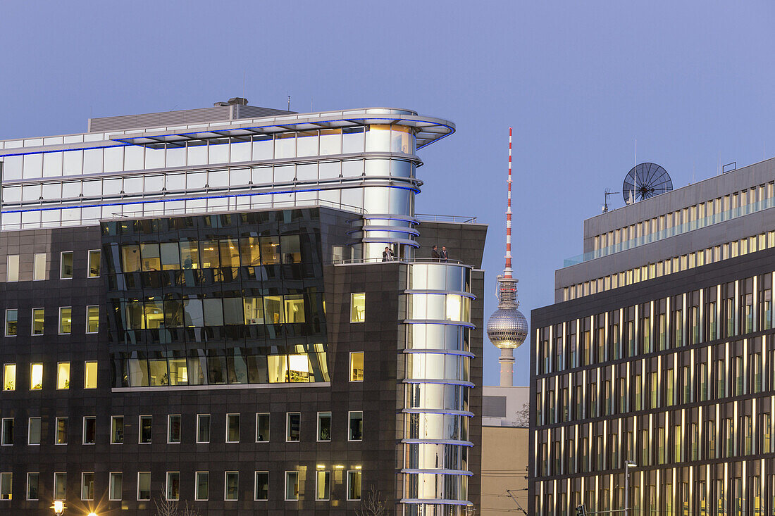 Modernes Bürogebäude an der Spree,  Alex Fernsehturm,  Berlin Mitte , Germany