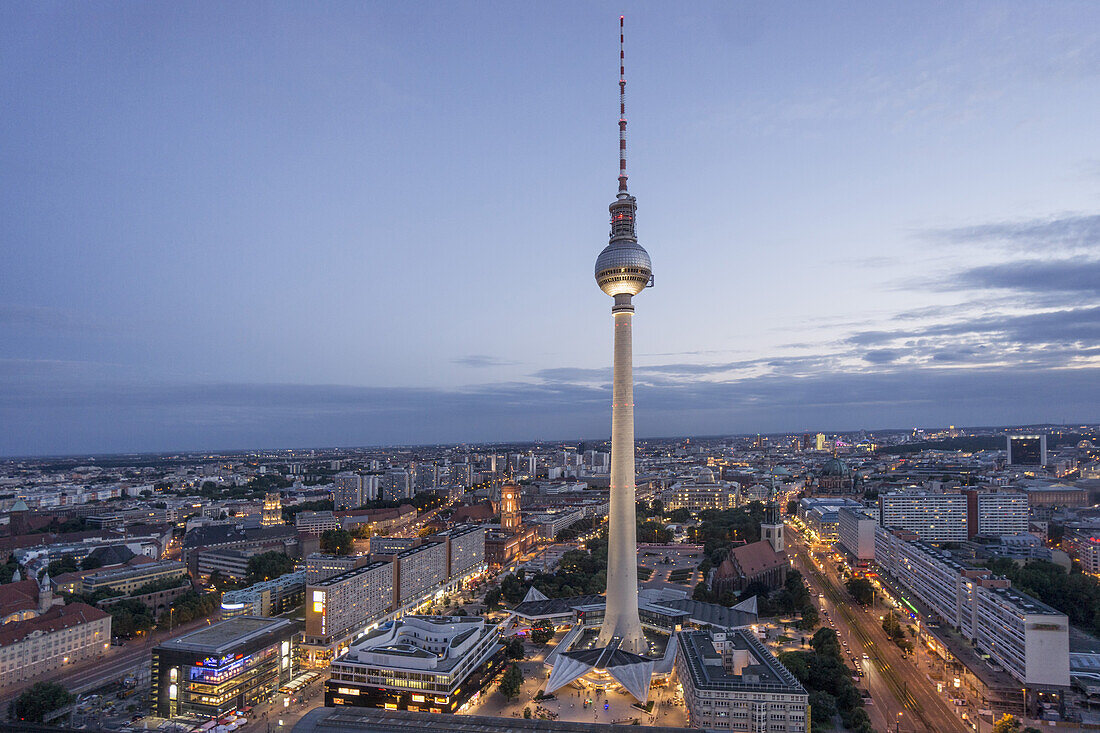 Ausblick auf Berlin Mitte von Panoramabar Park Inn, Fernsehturm am Alexanderplatz, Berlin