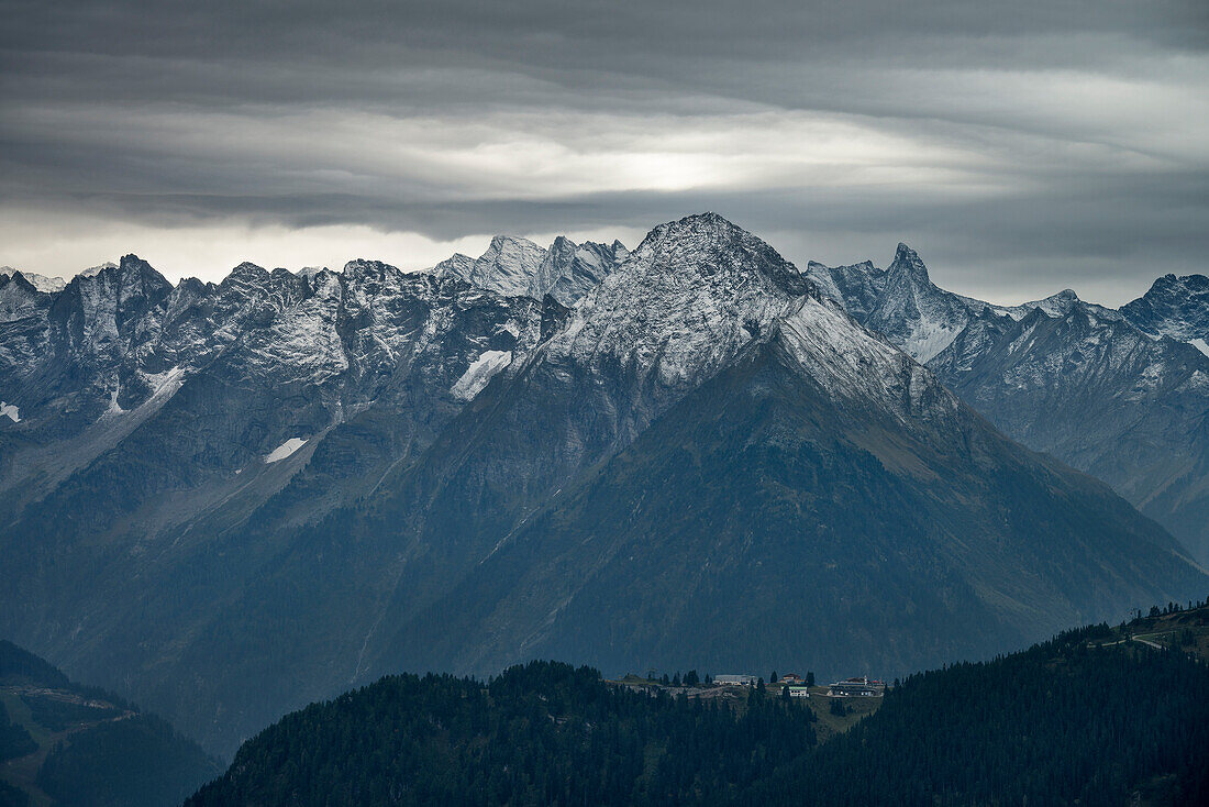 Ausblick auf Alpen im Zillertal, Tirol, Österreich, Alpen