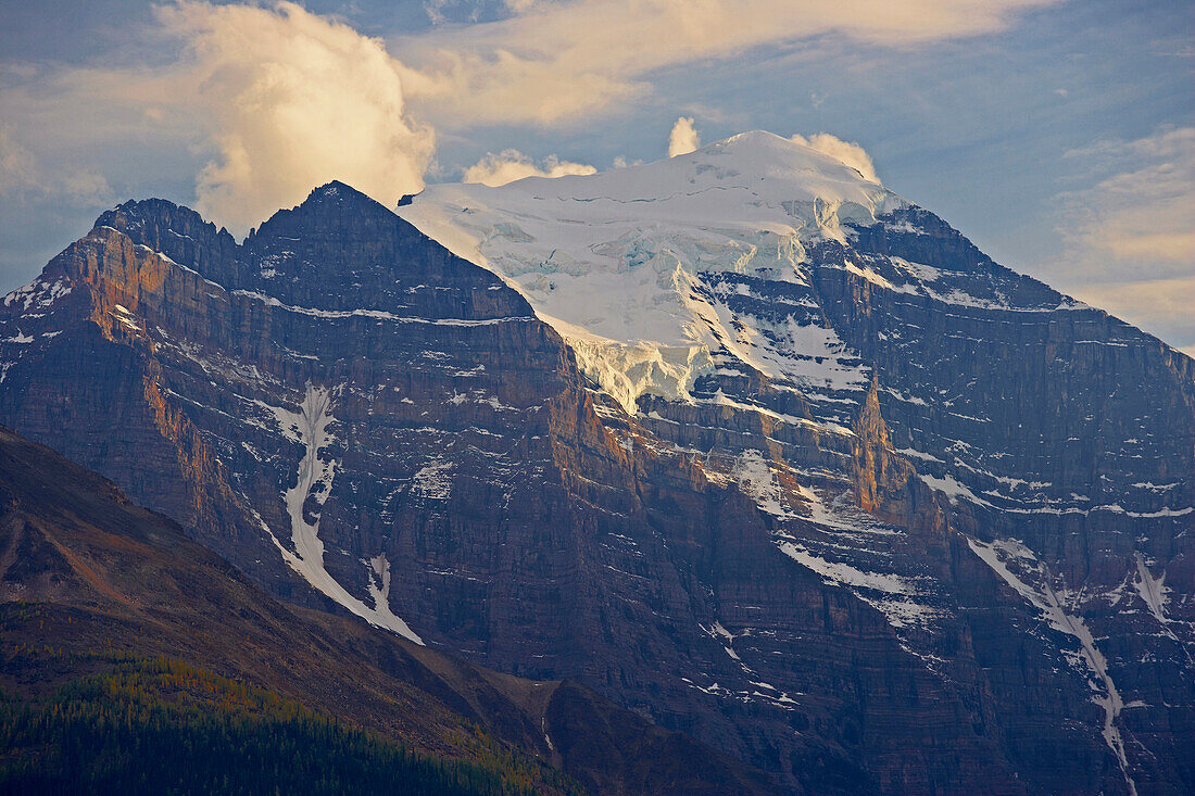 Blick zum Mount Temple, Banff National Park, Rocky Mountains, Alberta, Kanada