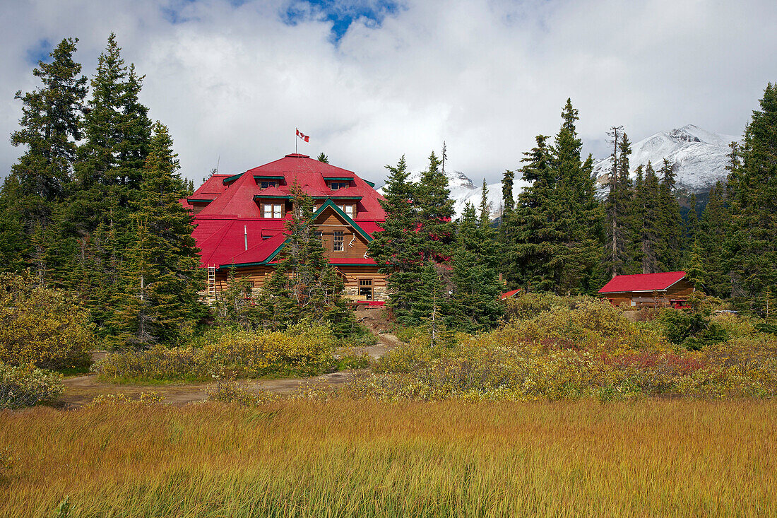 Num Ti-Yah Lodge, Bow Lake, Banff National Park, Rocky Mountains, Alberta, Canada