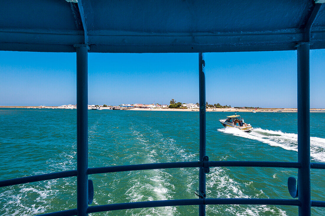 Blick vom Schiff auf die Insel Armona, Olhao, Algarve, Portugal