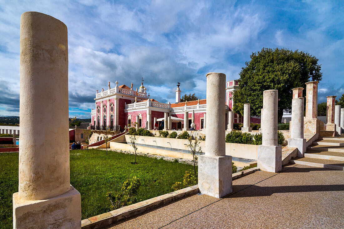 Säulen vor Palast von Estoi, Pousada, Estoi, Algarve, Portugal