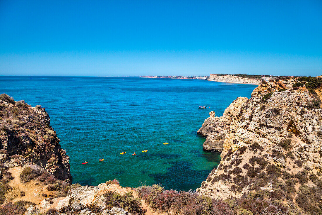 Blick von der Ponta de Piedade auf die Küste, Lagos, Algarve, Portugal