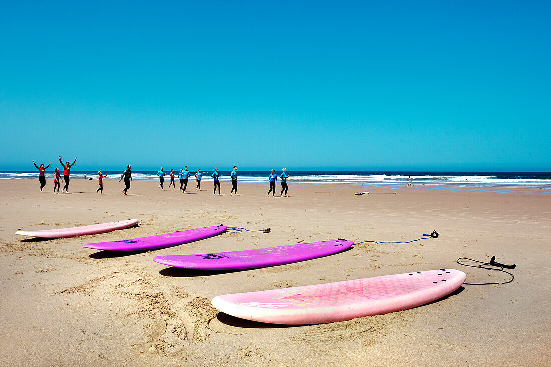 Surfer, Praia da Bordeira, Carrapateira, Costa Vicentina, Algarve, Portugal