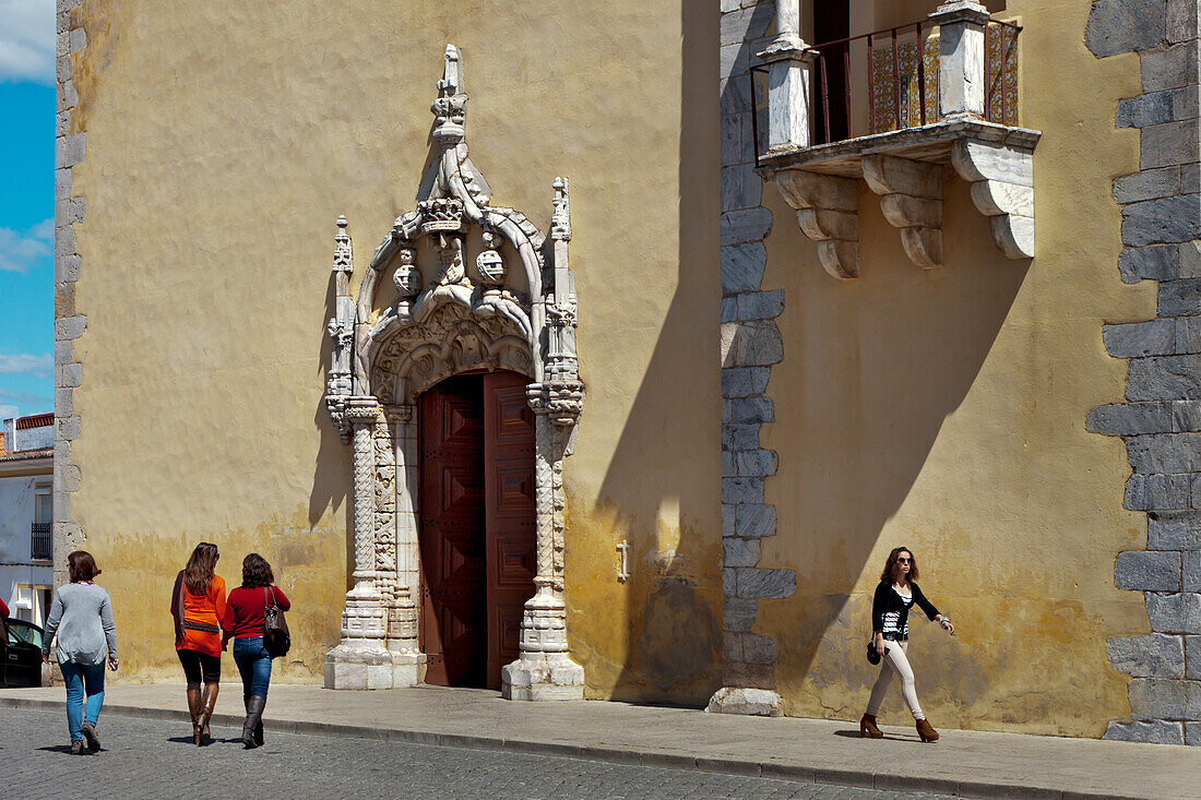 Eingang einer Kirche, Moura, Alentejo, Portugal