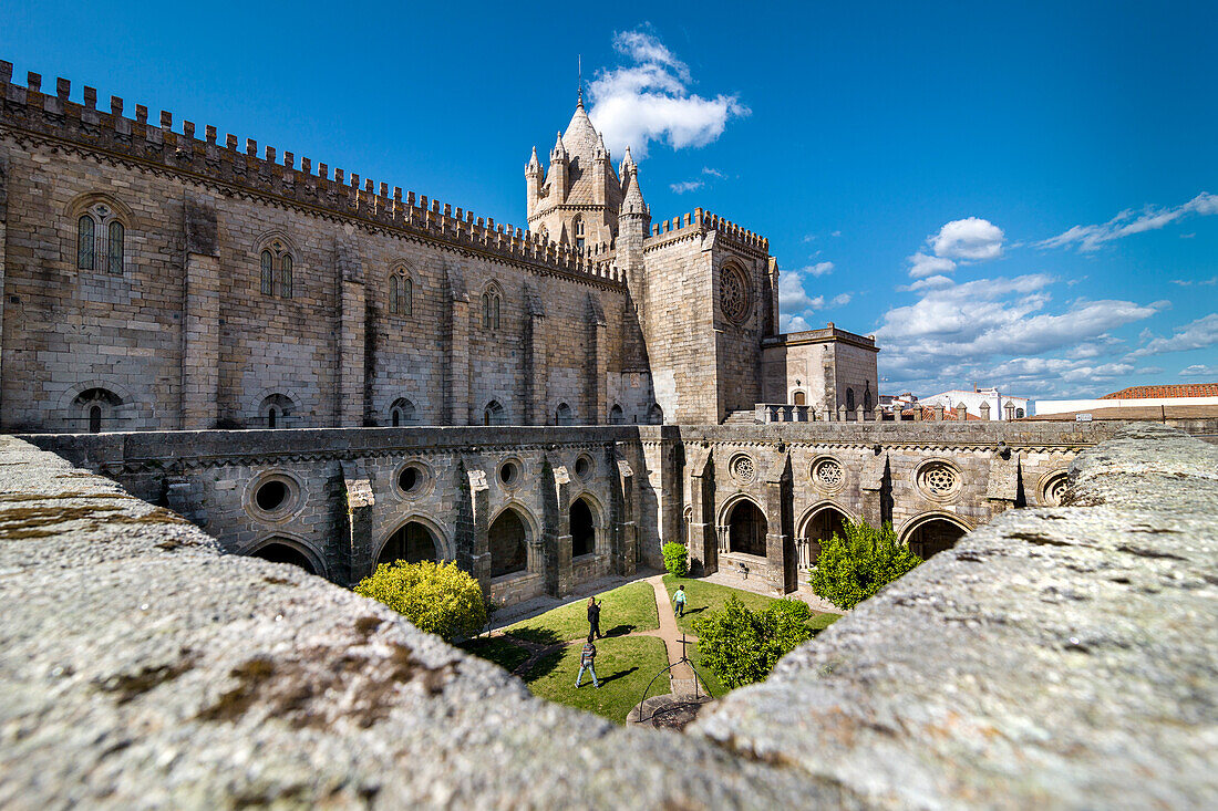 Cloister, cathedral, Evora, Alentejo, Portugal