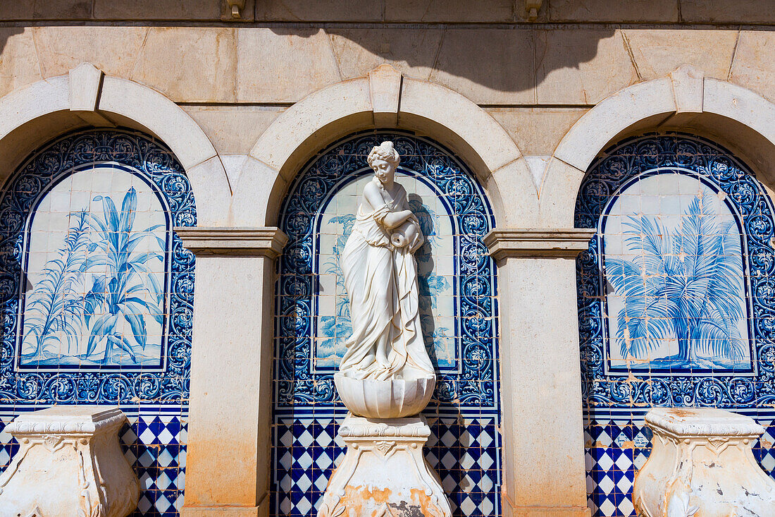 Skulptur im Garten, Palast von Estoi, Pousada, Estoi, Algarve, Portugal