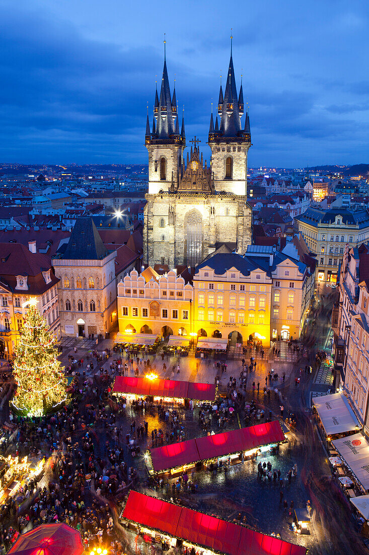 Overview of the Christmas Market and the Church of Our Lady of Tyn on the Old Town Square, UNESCO World Heritage Site, Prague, Czech Republic, Europe