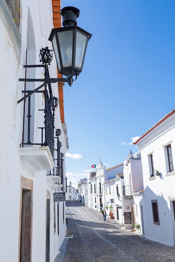 Whitewashed buildings in the medieval town of Monsaraz, Alentejo, Portugal, Europe