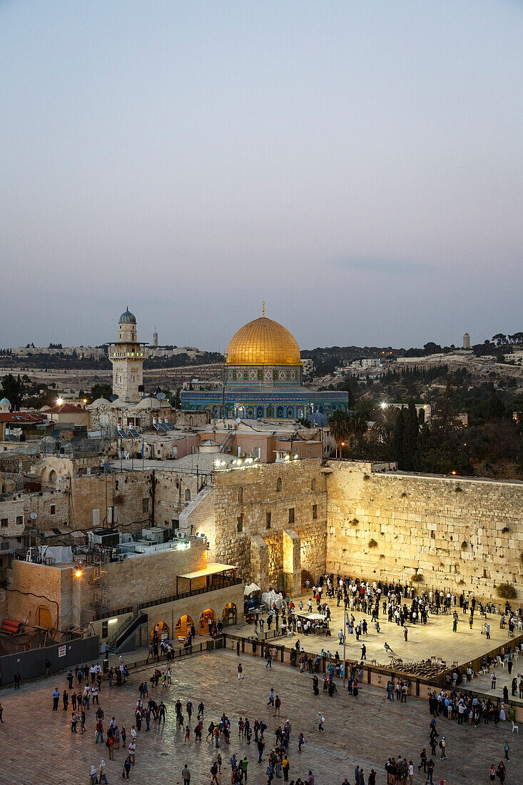 View over the Western Wall (Wailing Wall) and the Dome of the Rock Mosque, UNESCO World Heritage Site, Jerusalem, Israel, Middle East