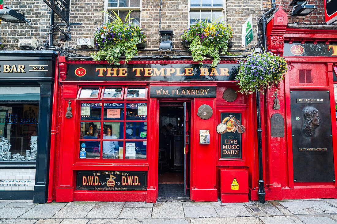 Temple Bar in Temple Street, Dublin, Republic of Ireland, Europe