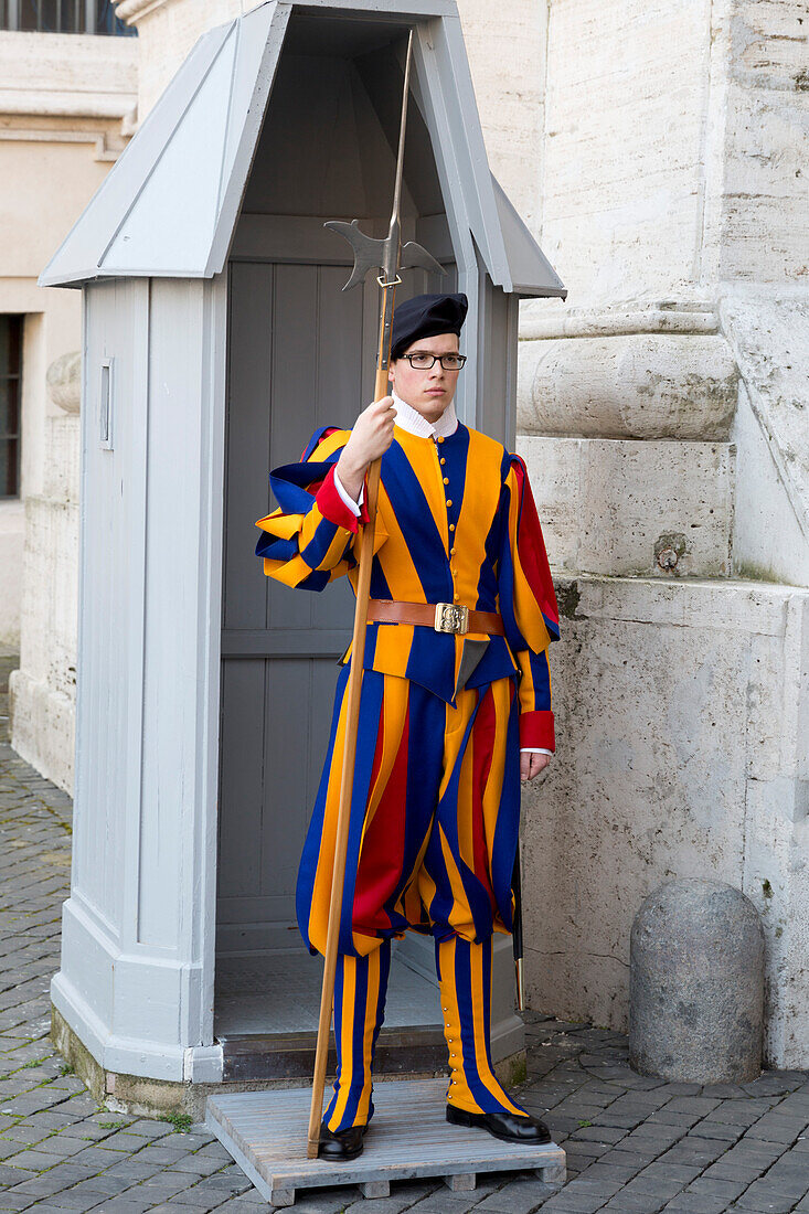 Swiss Guard at the Vatican gates, Vatican City, Rome, Lazio, Italy, Europe