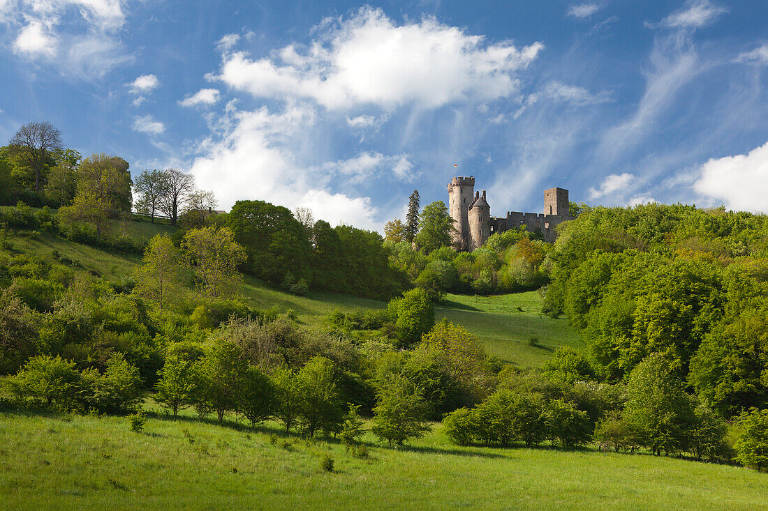 Kasselburg bei Pelm, Vulkaneifel, Eifel, Rheinland-Pfalz, Deutschland