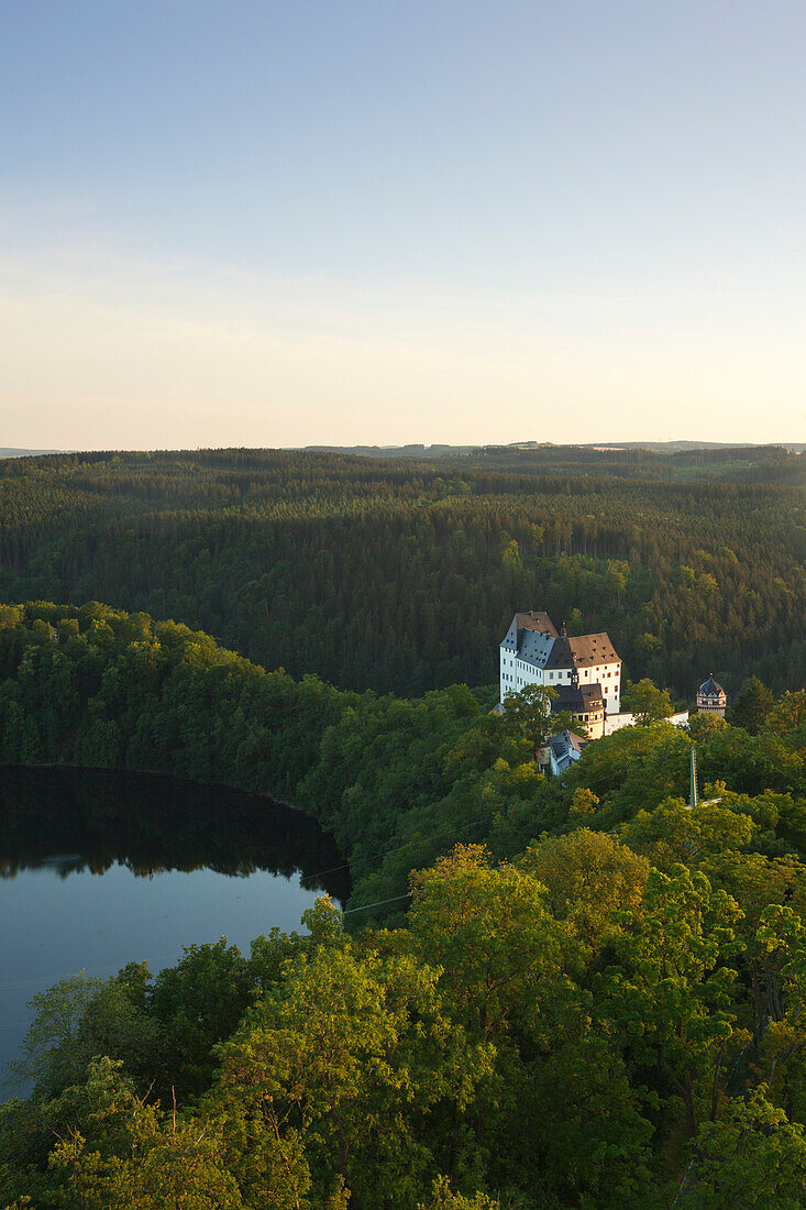 Saale-Staustufe am Schloss Burgk, Naturpark Thüringer Schiefergebirge / Obere Saale, Thüringen, Deutschland