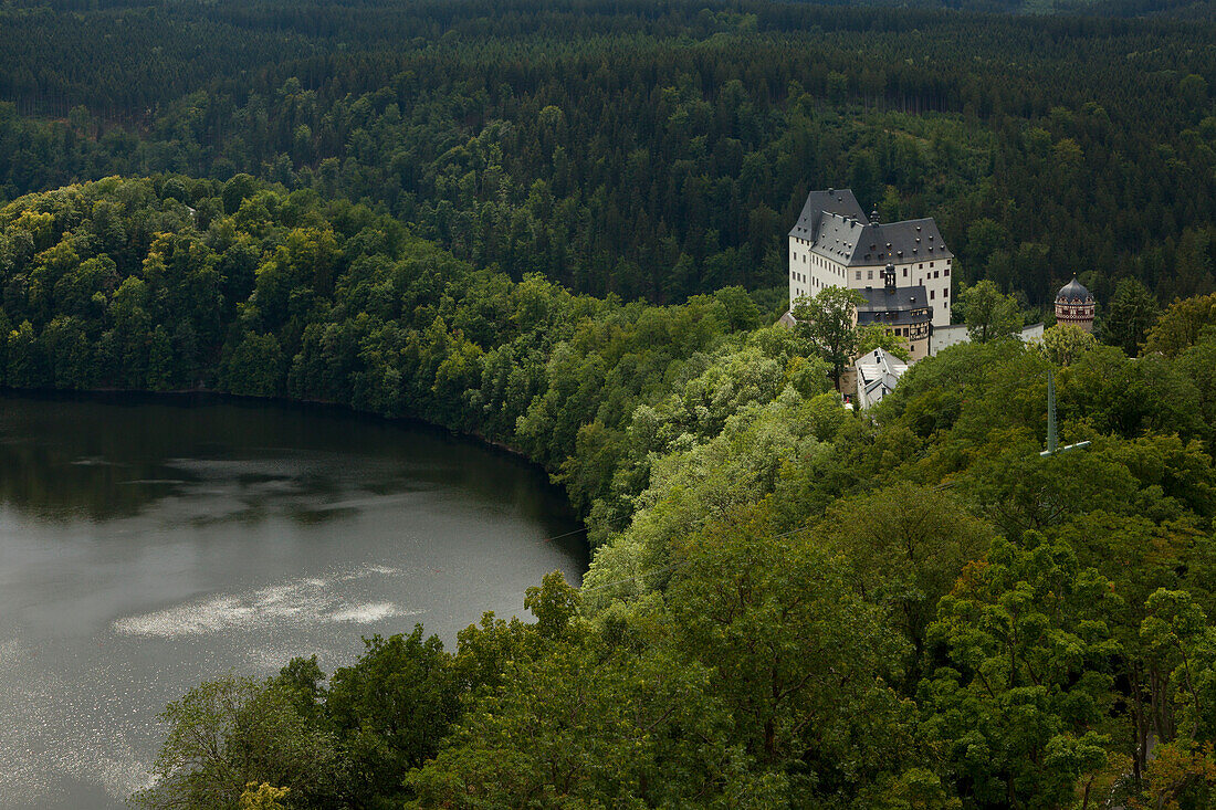 Saale-Staustufe am Schloss Burgk, Naturpark Thüringer Schiefergebirge / Obere Saale, Thüringen, Deutschland