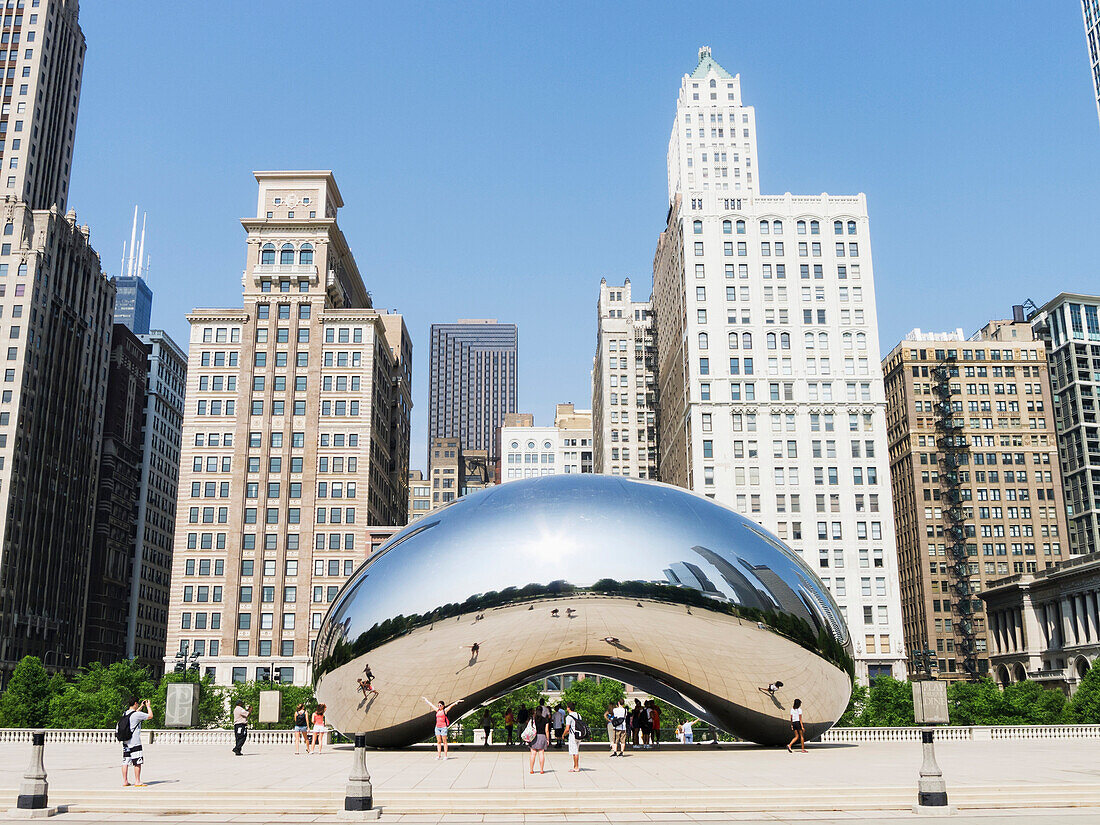 'Anish Kapoor's Cloud Gate (Bean), Millennium Park; Chicago, Illinois, United States of America'