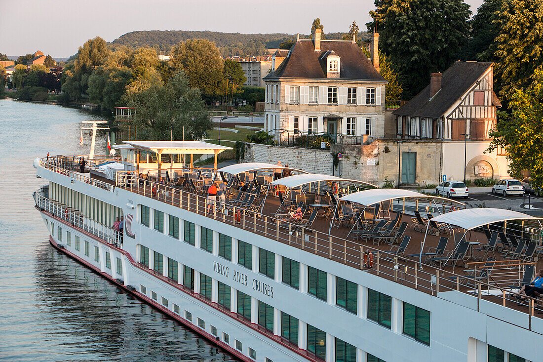 he cruise boat 'viking river cruises' on the seine in front of the town of vernon, eure (27), normandy, france