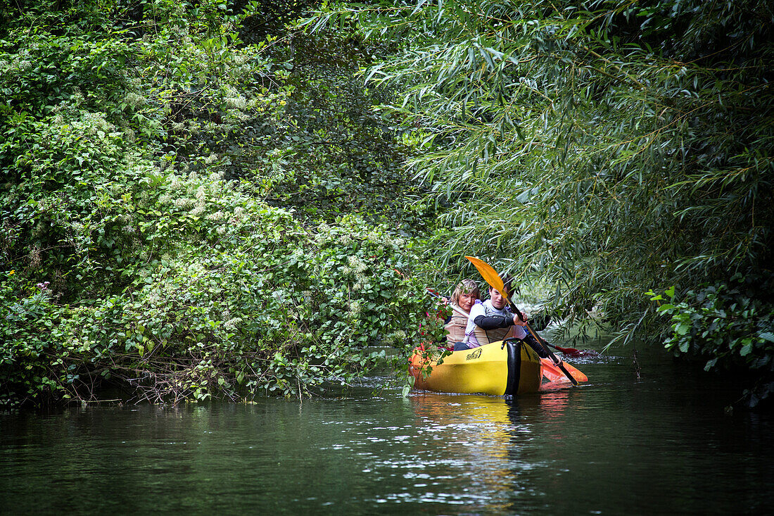 family canoeing down the eure river, beaumont-le-roger, (27) eure, france