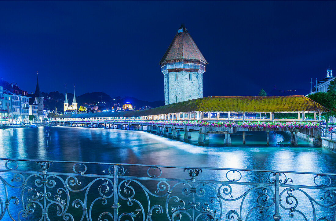 Chapel bridge and Lake Lucerne, Lucerne, Switzerland