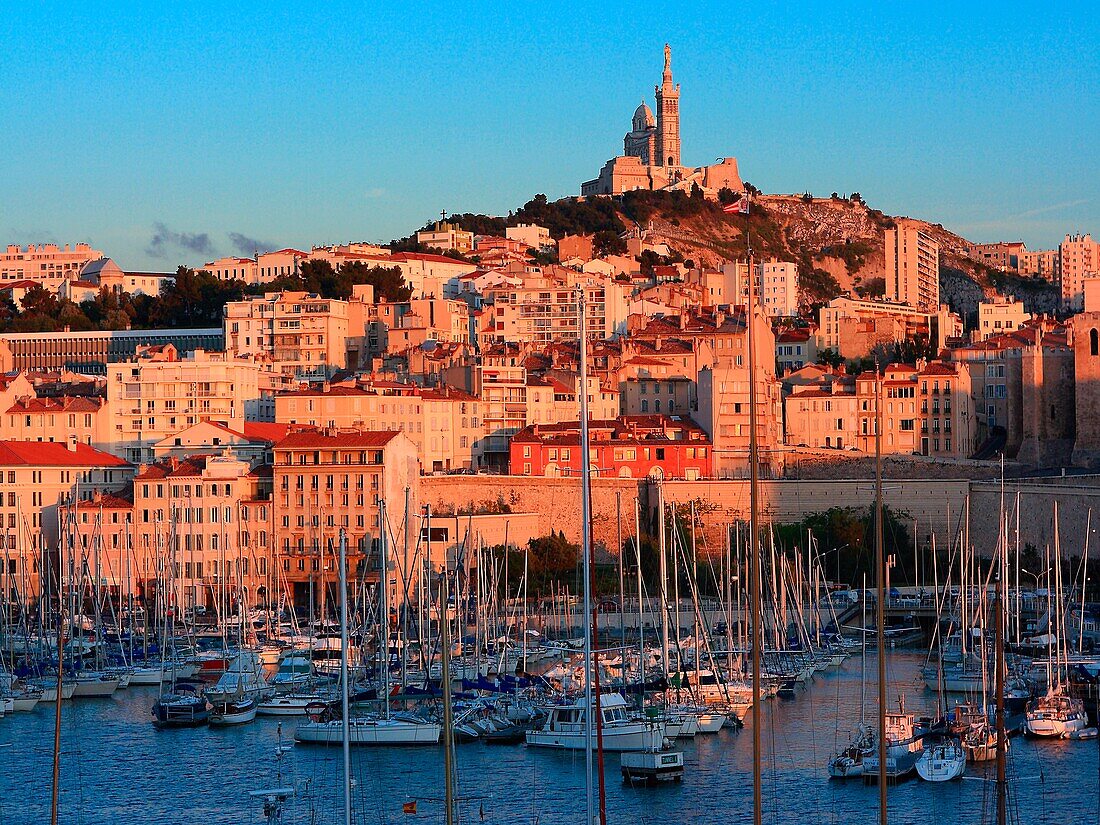 France,Bouches-du-Rhône(13),Marseille, le vieux port au coucher du soleil?