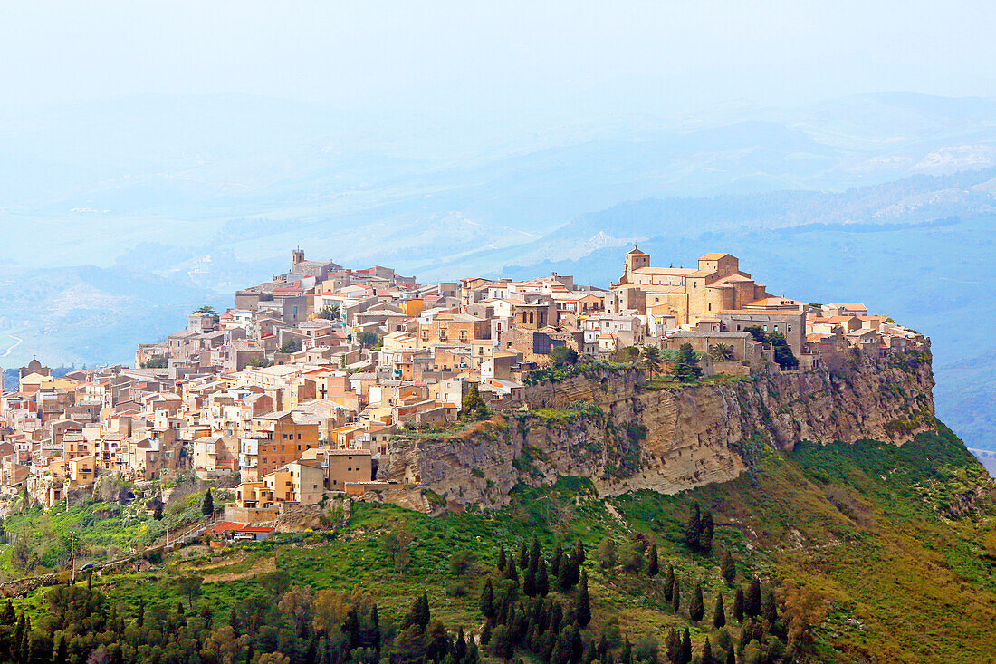 Italy, Sicily, City view from Enna Calascibetta