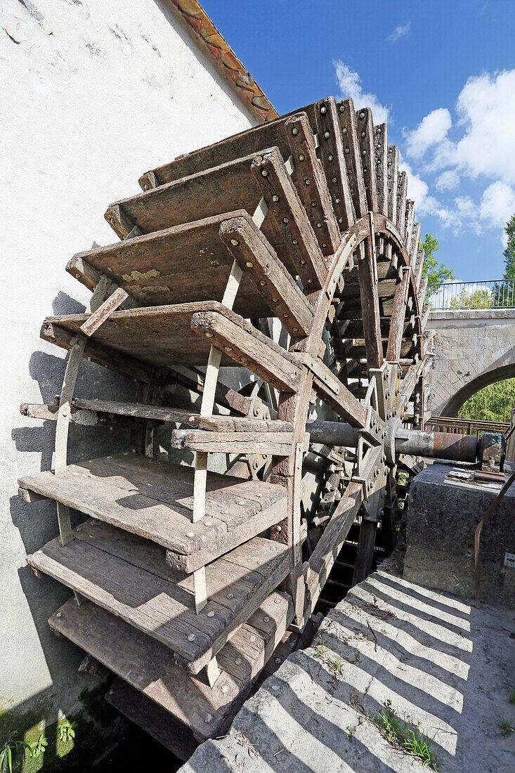 France,Seine et Marne, Moret sur ??Loing, Medieval village, Focus on the wheel of a mill tan (tanning)