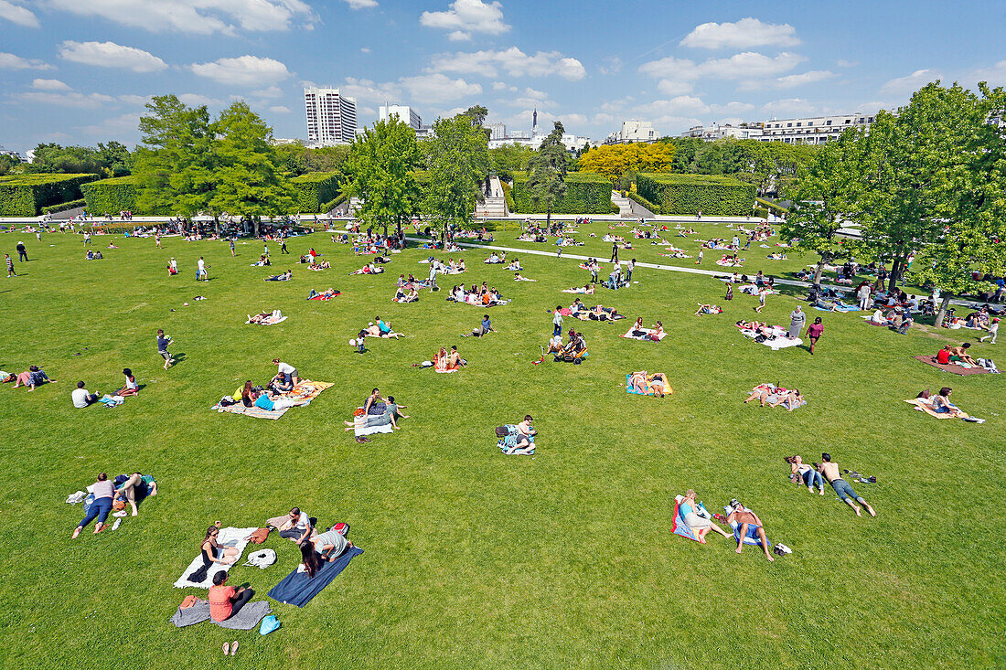 France,Paris, 15th arrondissement, Parc André Citroën, Overview, Parisians trying to enjoy the nice weather