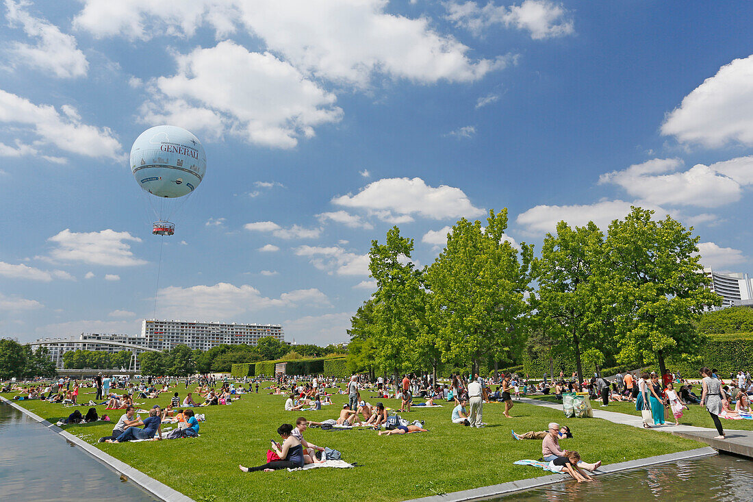 France,Paris, 15th arrondissement, Parc André Citroën, Overview on the balloon and park, Parisians trying to enjoy the nice weather