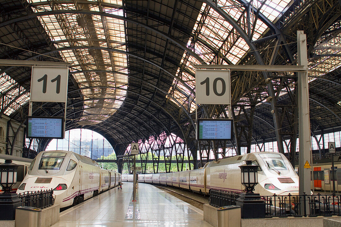 Spain, Catalunya, Barcelona, interior of Estacio de Francia