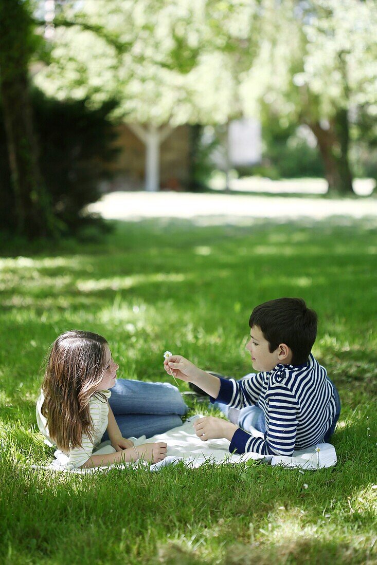 A 9 years old boy and a 9 years old girl discussing in the countrysude