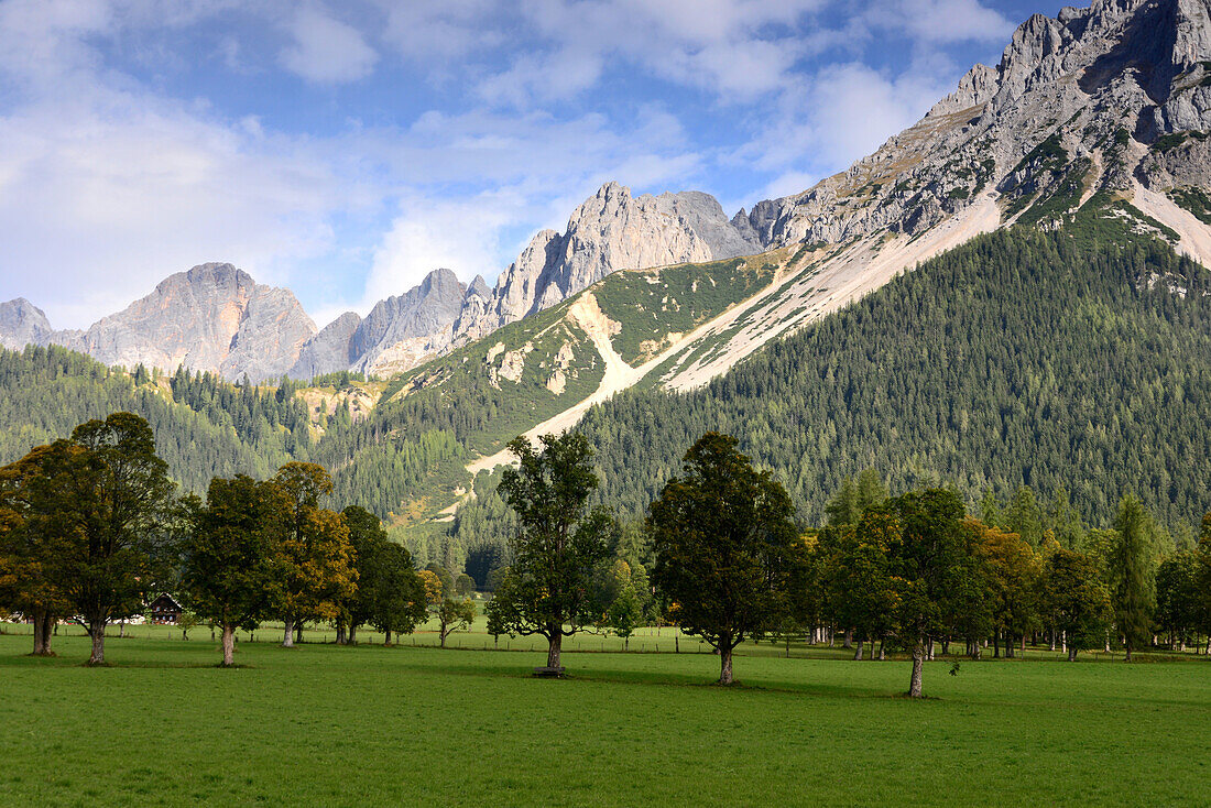 Blick auf den Dachstein im Ramsau über Schladming, Steiermark, Österreich