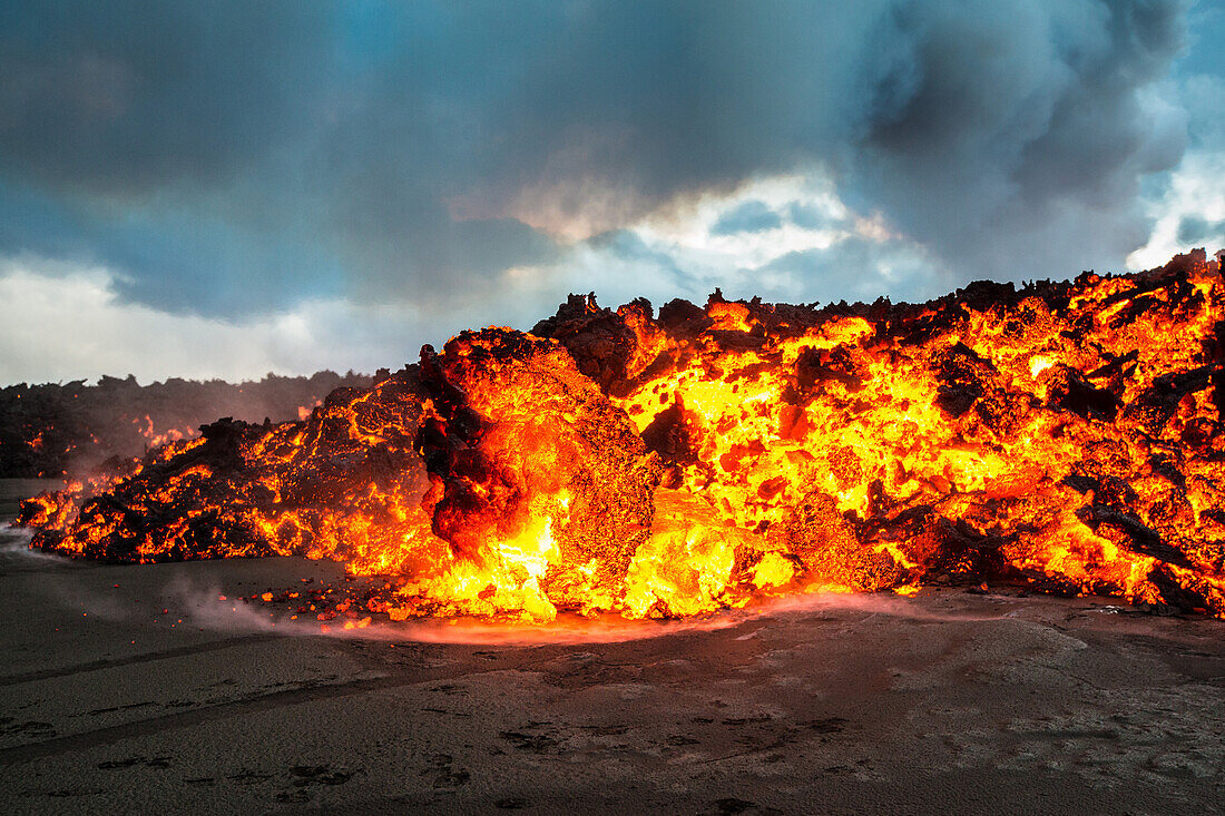 site of the eruption of the volcano holuhraun spewing out lava and toxic gasses (sulphur dioxide) over northern europe, bardarbunga volcanic system, f910, north of the glacier dyngjujokull in the glacier vatnajokull glacier, highlands, northeast iceland, 