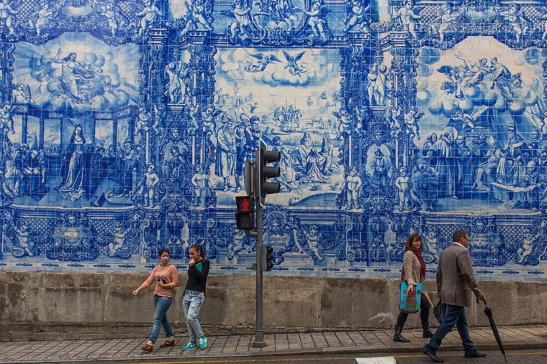 santa catarina chapel, capela das almas de santa catarina, azulejos by the painter edouardo leite, porto, portugal